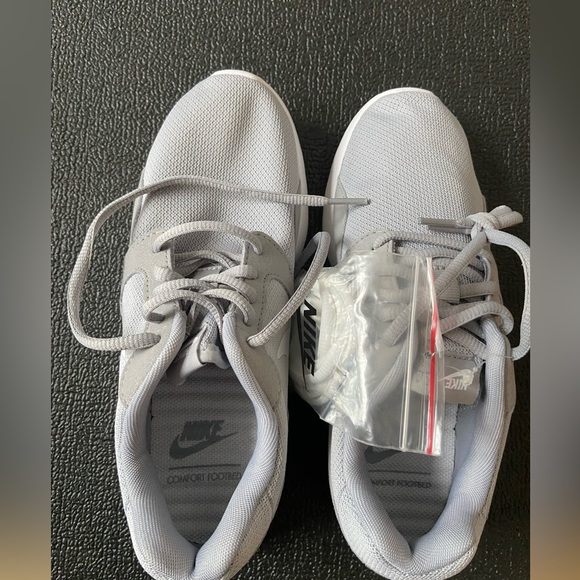 Nike shoes - Picture 3 of 5